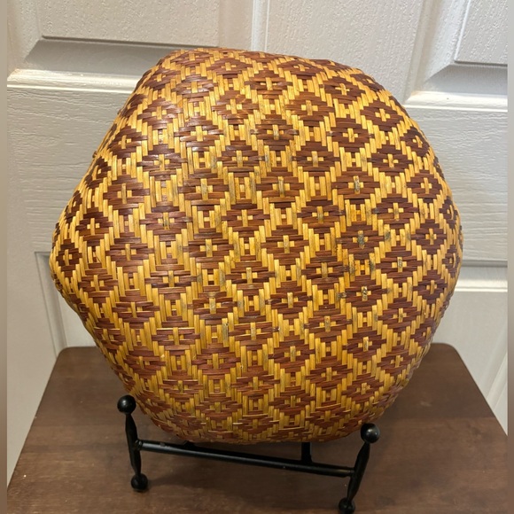 Vintage Hexagon Shaped Bamboo Fruits and Vegetables Catch-All Basket - Picture 14 of 14